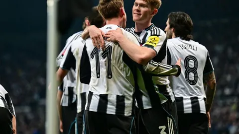 內馬爾抵達沙特，利雅得新月粉絲狂熱歡迎南美足球天王！