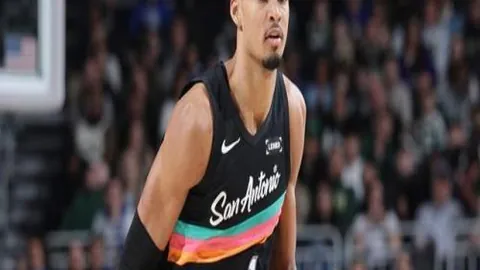 NBA纪录新篇章！19岁天才状元惊艳亮相，49+34+36神级数据震撼全联盟！